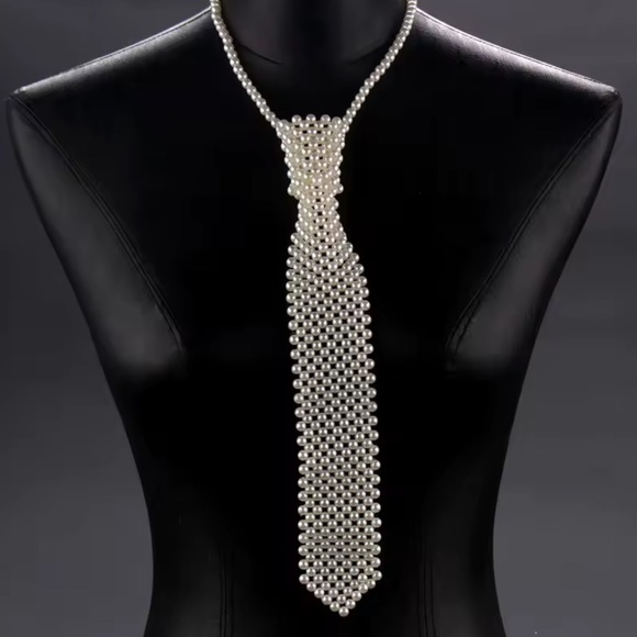 Elegant Pearl Beaded Necklace Tie - Picture 3 of 3